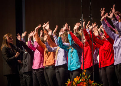 1950 We serve  2026 We singBambini, ragazzi e giovaniinterpretano i canti del nostro cuore